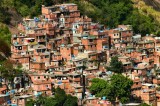 A Rio egyik favelája, több százezren élnek ilyen nyomornegyedekben.